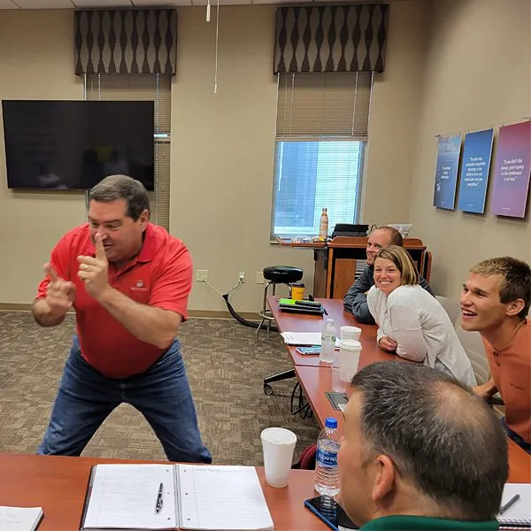 speaker-engaging-the-audience-through-gestures